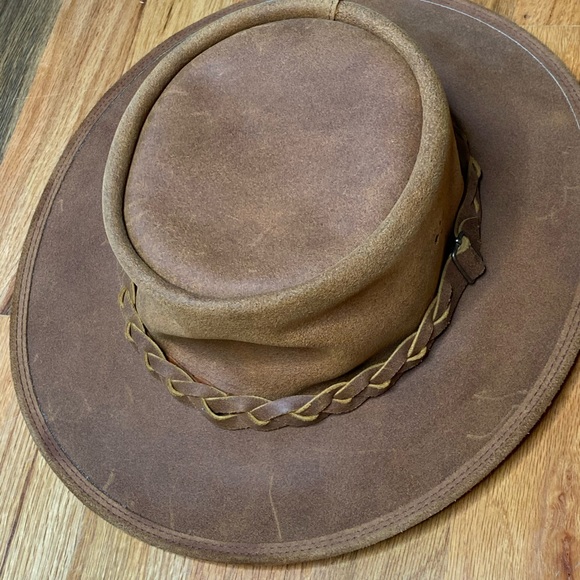 Overland Outfitters Other - Overlander Bronco Australian leather hat large